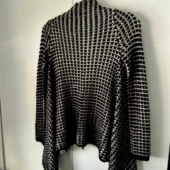Black cape/ cardigan sweater - Picture 2 of 4